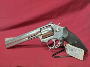 SMITH AND WESSON 686